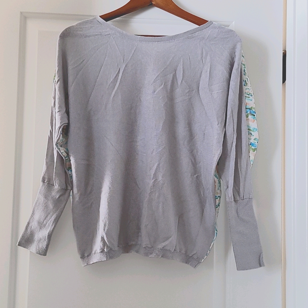 Moth Lightweight button-up knit. M.